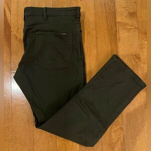 Jachs NY Olive Green Stretch 5 Pocket Pant Jeans.  
Size 40 x 32